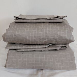 New Hugo Boss Grey Queen Sheet Set
